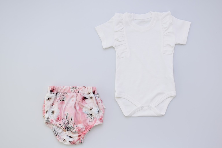 Letni komplet niemowlęcy body bloomersy majtki  (2)