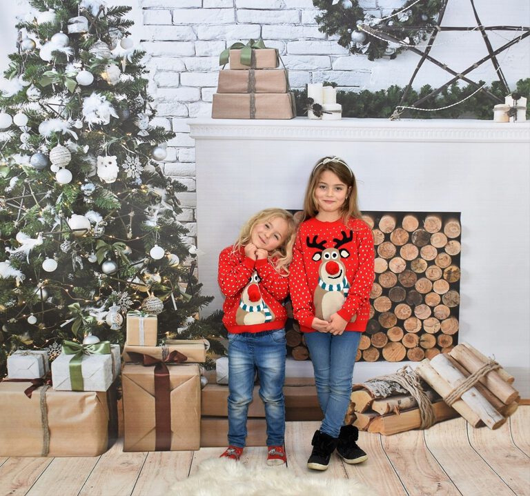 Czerwony sweter świąteczny dla dziecka z zabawnym reniferem nos 3D  (5)