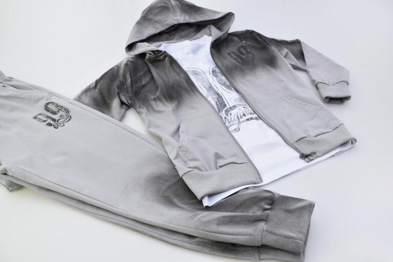 Dres Chłopięcy 3-Częściowy Szary – Bluza, Spodnie, Koszulka (5)